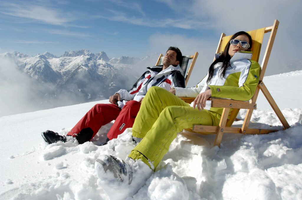 Sonnenbaden im Schnee