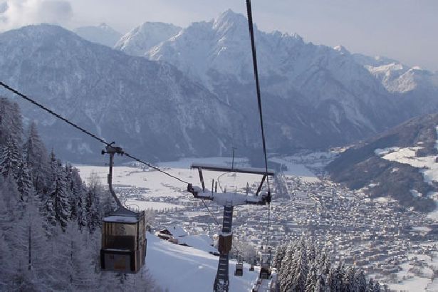 Sessellift im Schnee